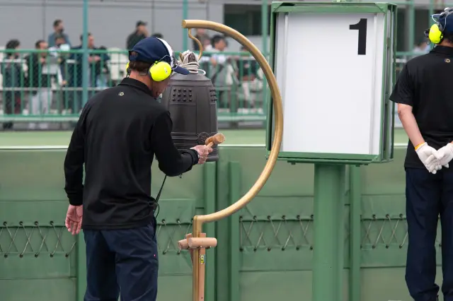 打鐘（ジャン）はレースの佳境の合図