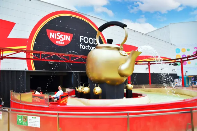 日本初の映像ゲーム機能付きボートライド・スプラッシュU.F.O