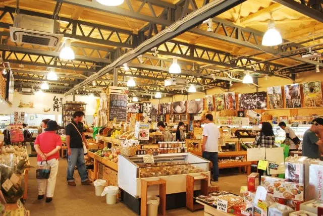 匯集新潟新鮮食材！深受在地人與觀光客喜愛的熱鬧市場