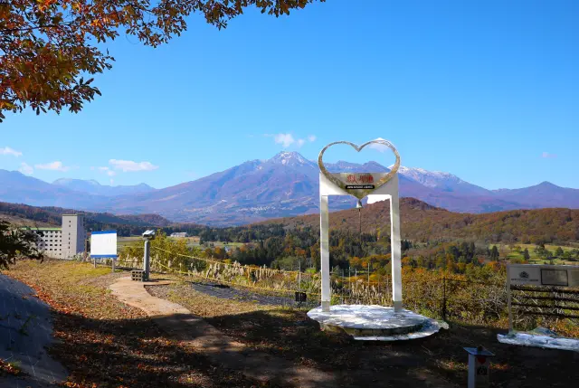 名峰を見わたせるロマンチックな恋人の聖地へ