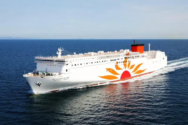 夜の時間を有効活用できるのも船旅ならではの魅力