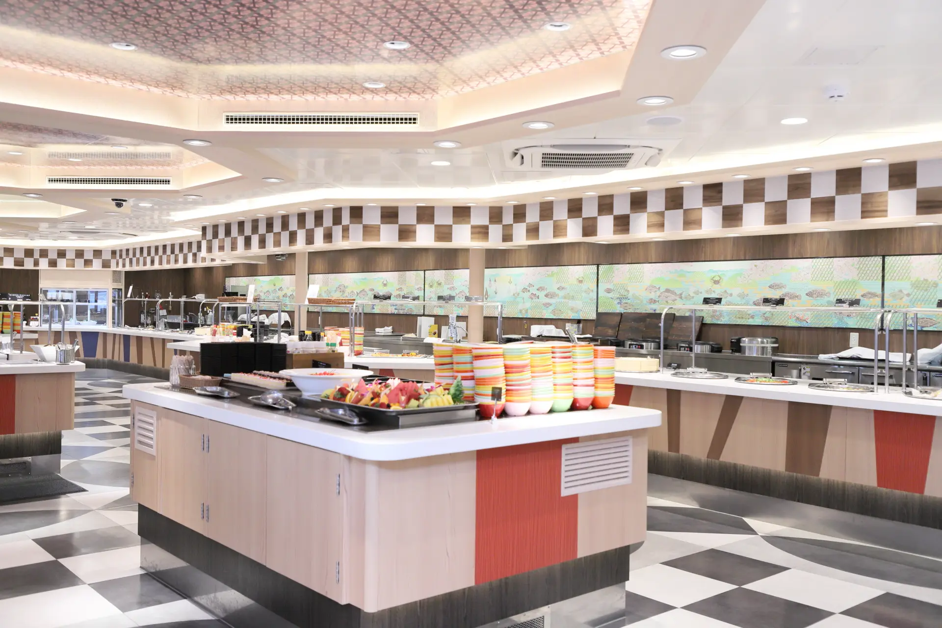 寬敞舒適的自助餐用餐空間，提供各種精緻在地美食！