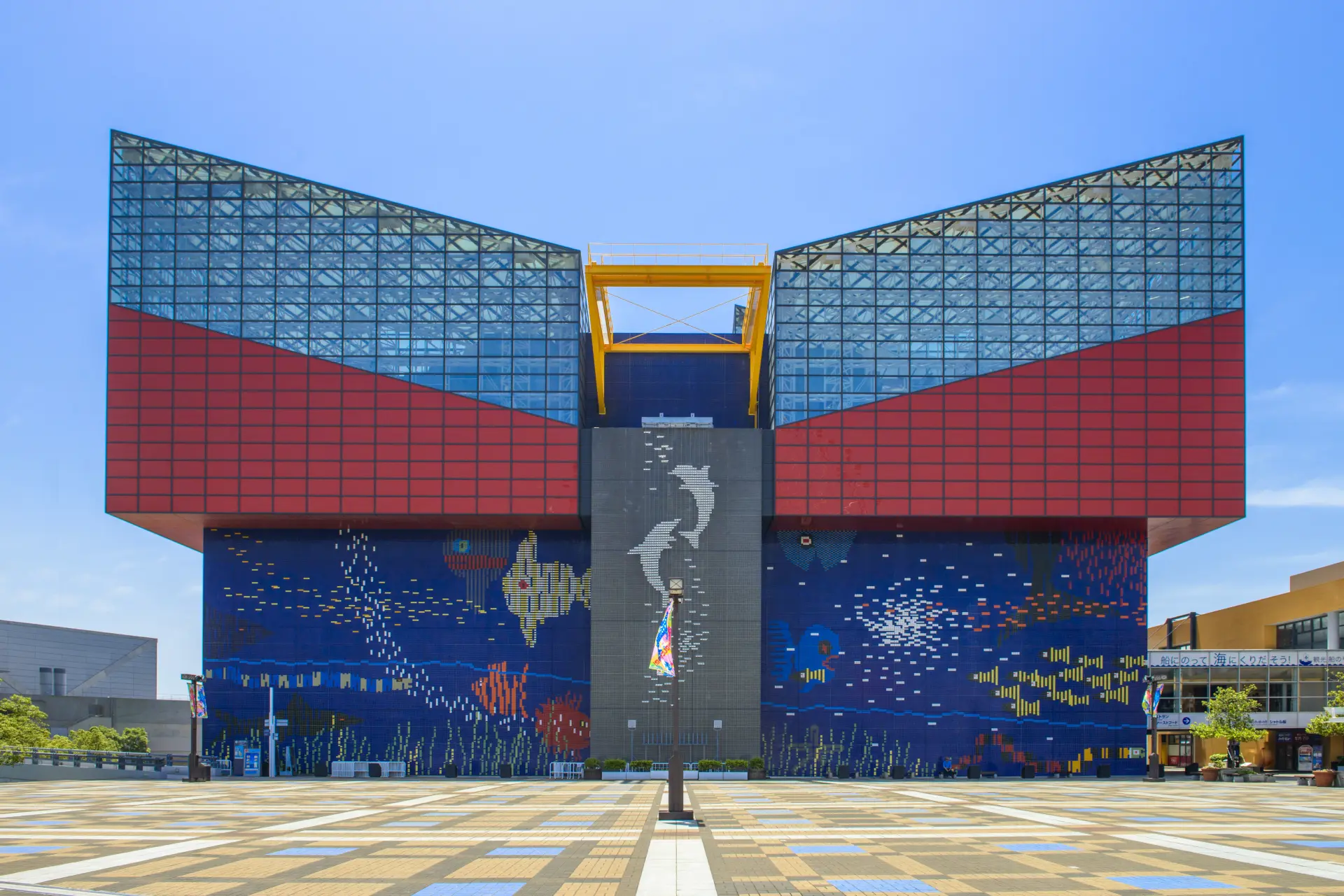 One of the world’s largest aquariums, home to 620 species and 30,000 sea creatures