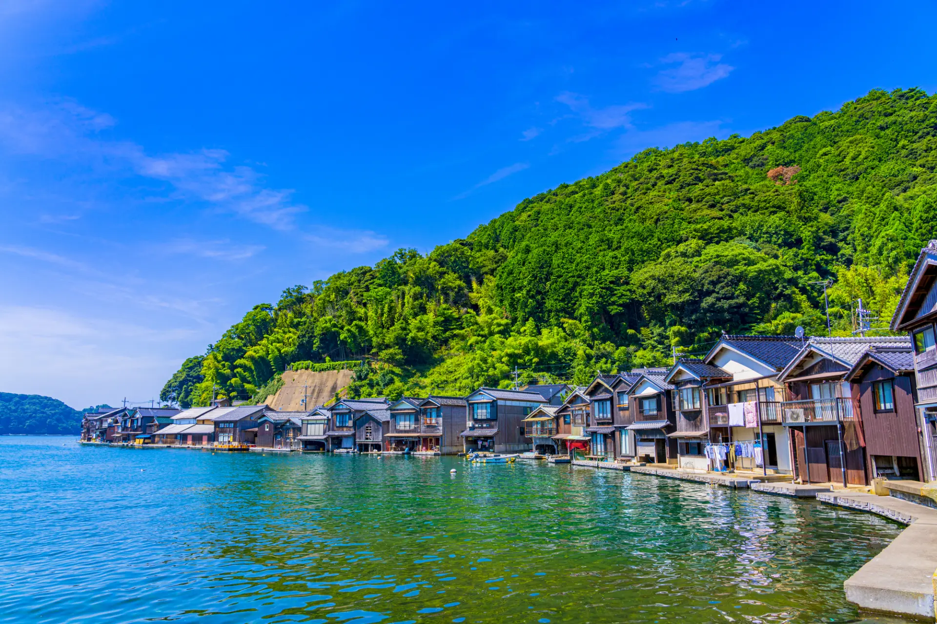 海に浮かぶ舟屋が連なる京都・伊根町の人気観光スポット9選 | GOOD