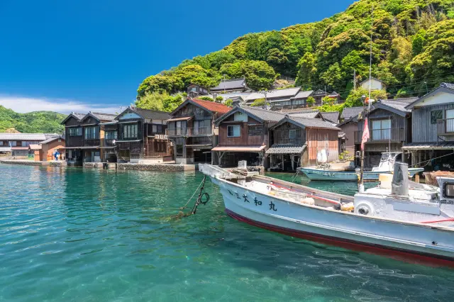 從船上眺望無數的舟屋