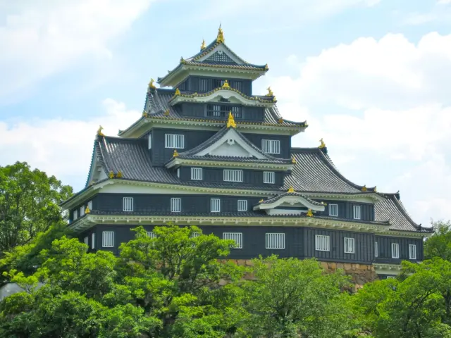 Okayama Castle, nicknamed “Ujo” for its jet-black exterior