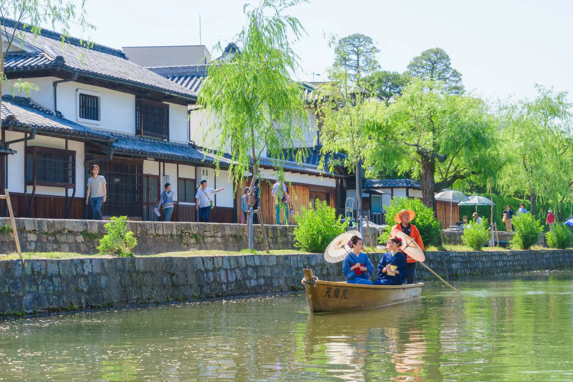 風情漂う「倉敷美観地区」。くらしき川舟流しで水面からの観光も楽しみたい