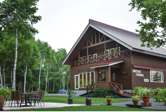 Warm, log cabin-style exterior