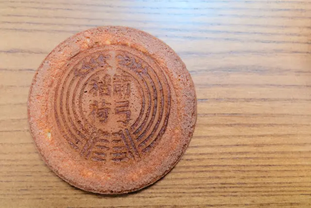 品味樸實卻高雅甜味與酥脆口感的瓦片仙貝（※圖片僅供參考）