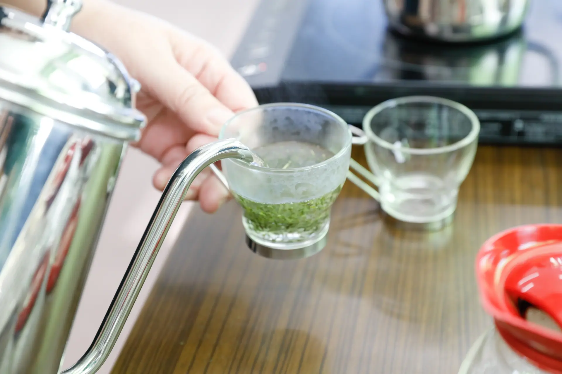 好みのブレンドを見つけるために試飲を３回繰り返す