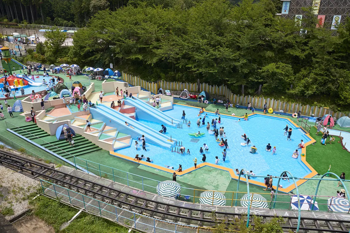 夏限定で楽しめる関西サイクルスポーツセンターのプール