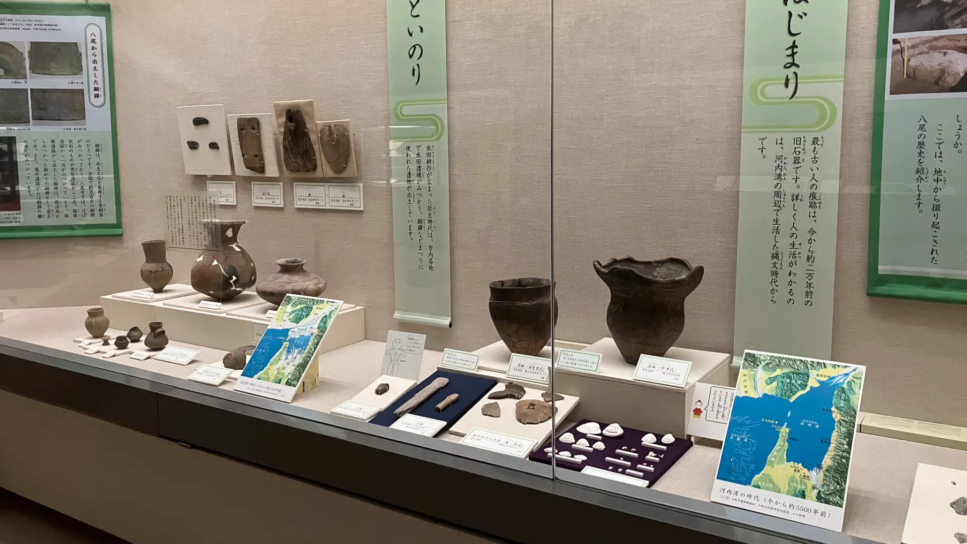 発掘調査などで得られた貴重な資料を展示