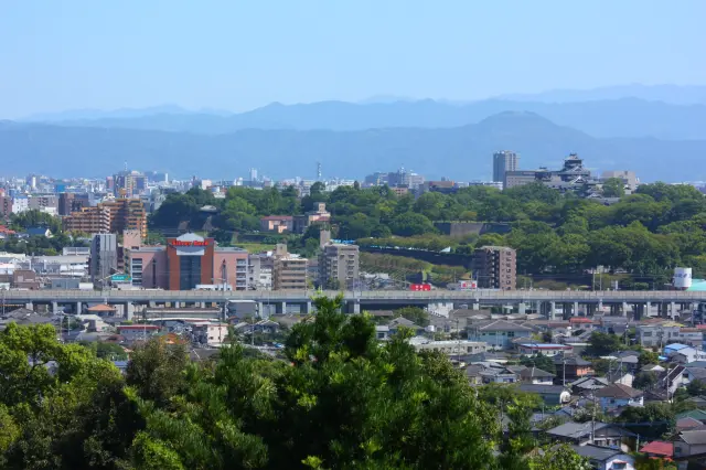 僅靠大眾交通工具也能輕鬆暢遊各大景點的熊本市區