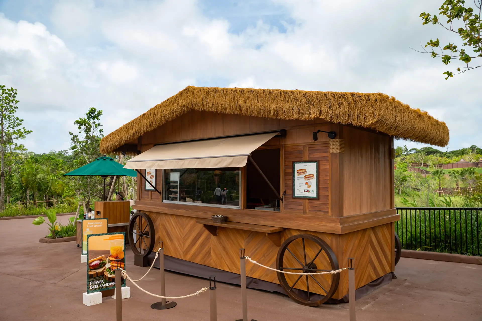 点在する「FOOD CART」を探してみよう