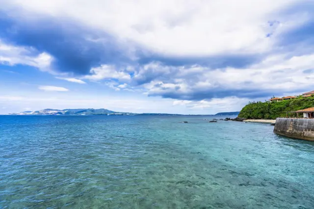 船上から見られる「名護港」の景色