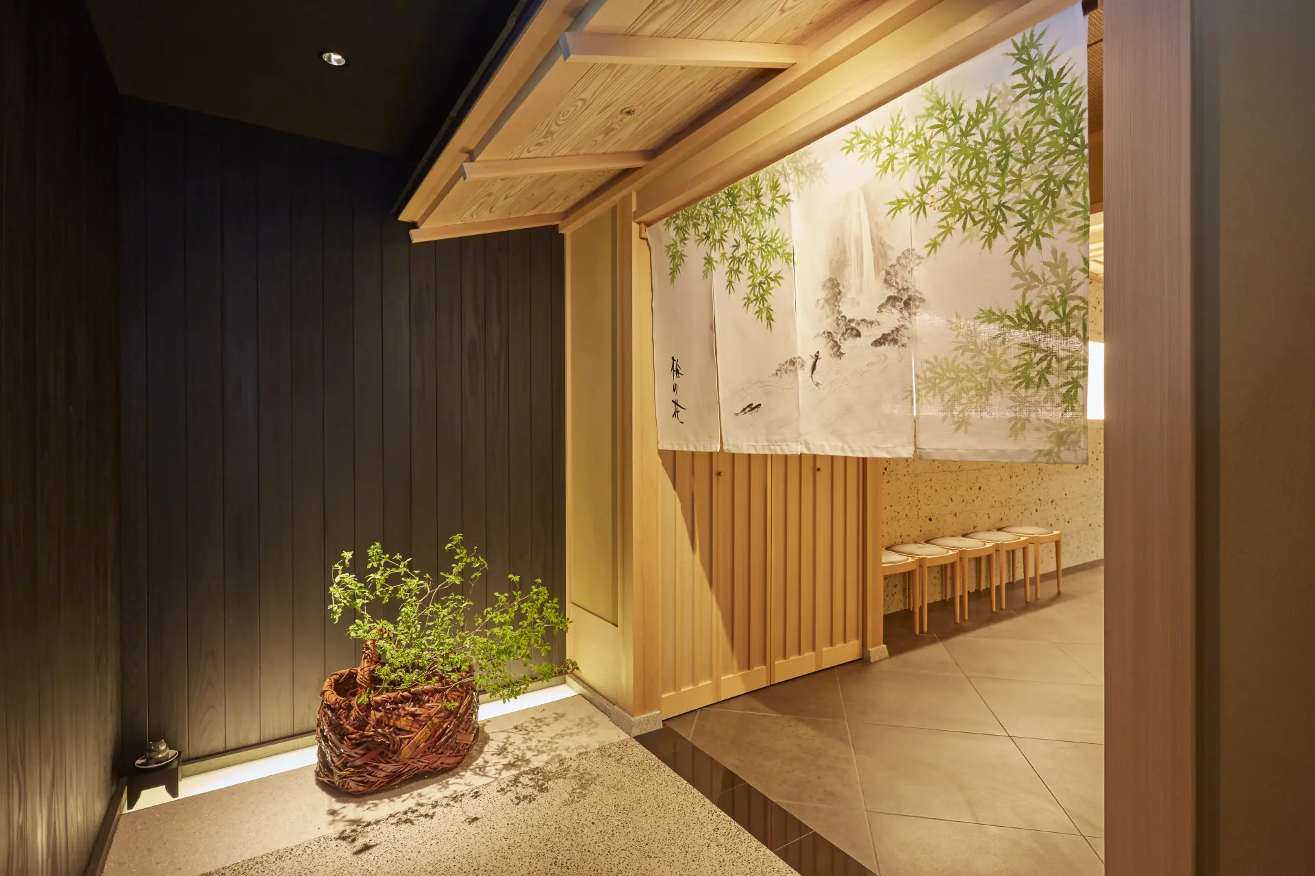 Entrance of Umenohana Umeda, filled with traditional Japanese charm
