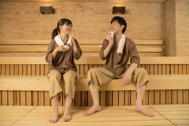 除了溫泉以外，不妨也試著體驗看看三溫暖等設施吧