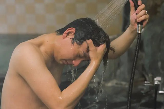 入浴前請先將身體洗乾淨，保持溫泉水的清潔