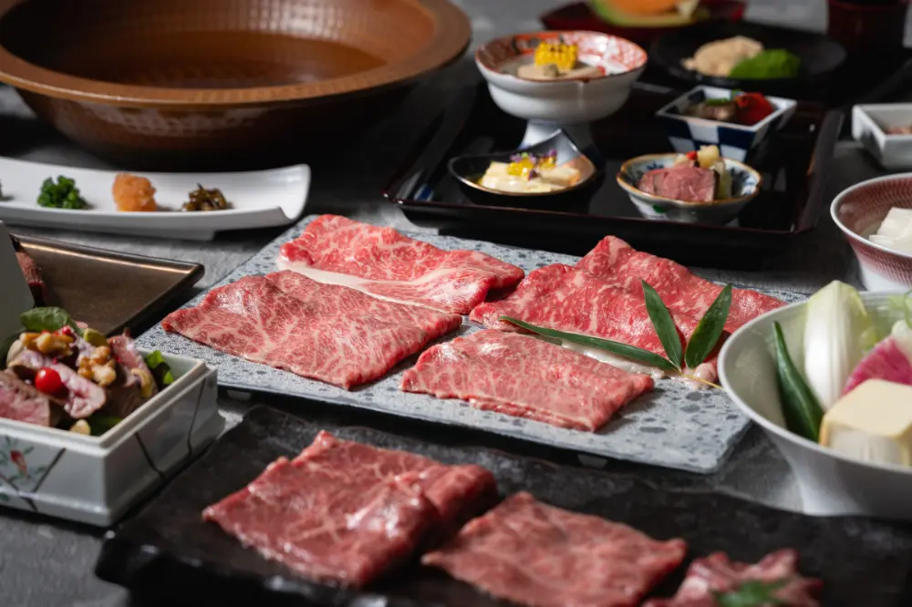 The “Miyabi” shabu-shabu course is a recommended Koubai menu item.
