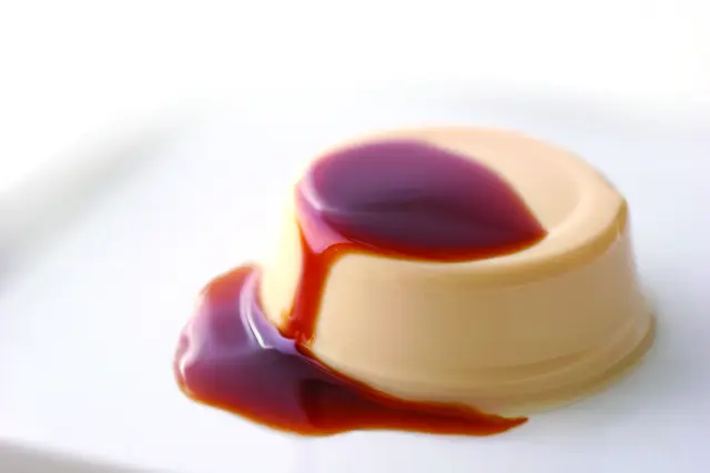 The included caramel sauce expands the ways you can enjoy it.
