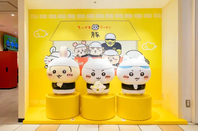 Characters from Chiikawa and others welcome you.