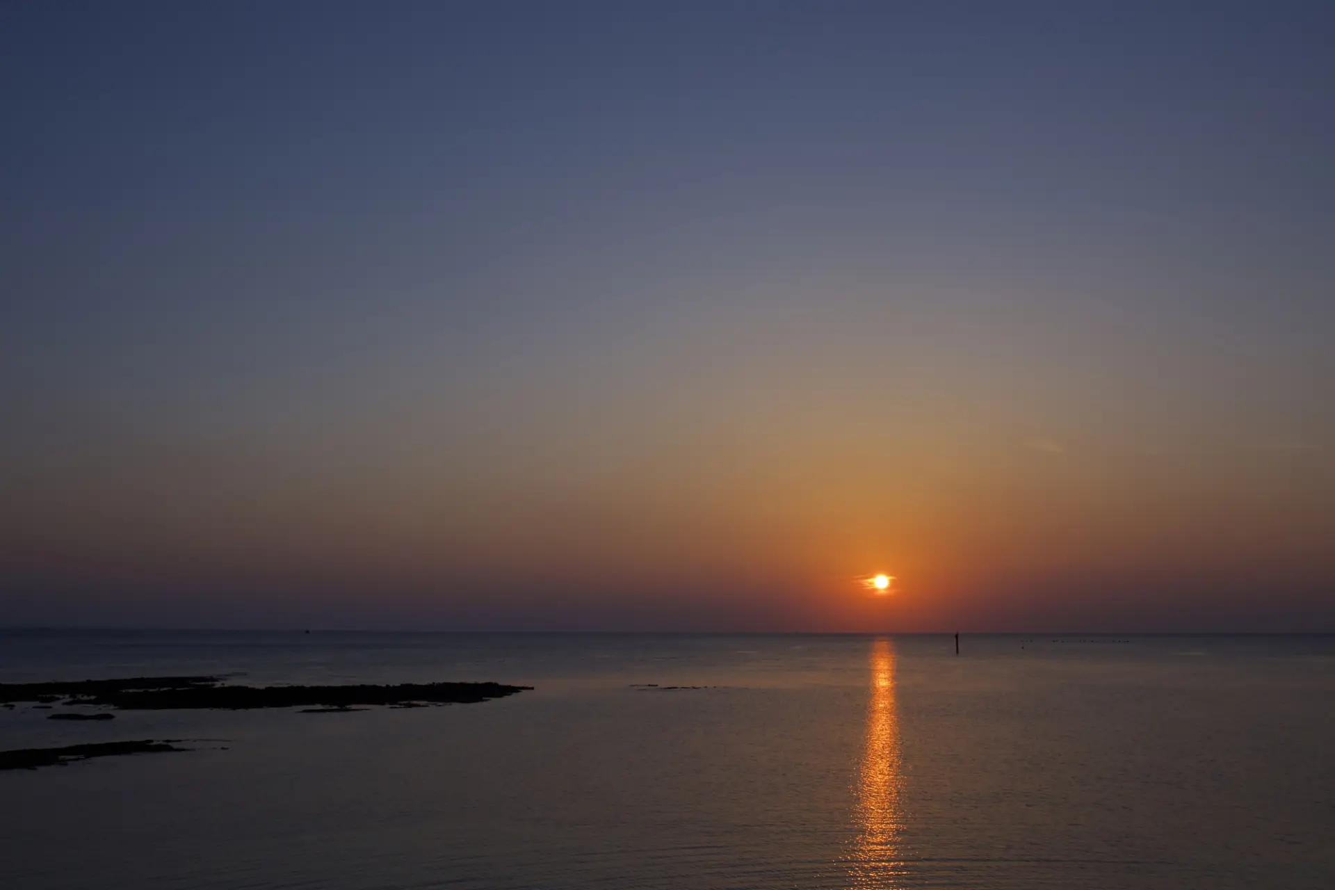買い物の合間にサンセットビーチでゆっくり夕陽を眺めるのもお勧め