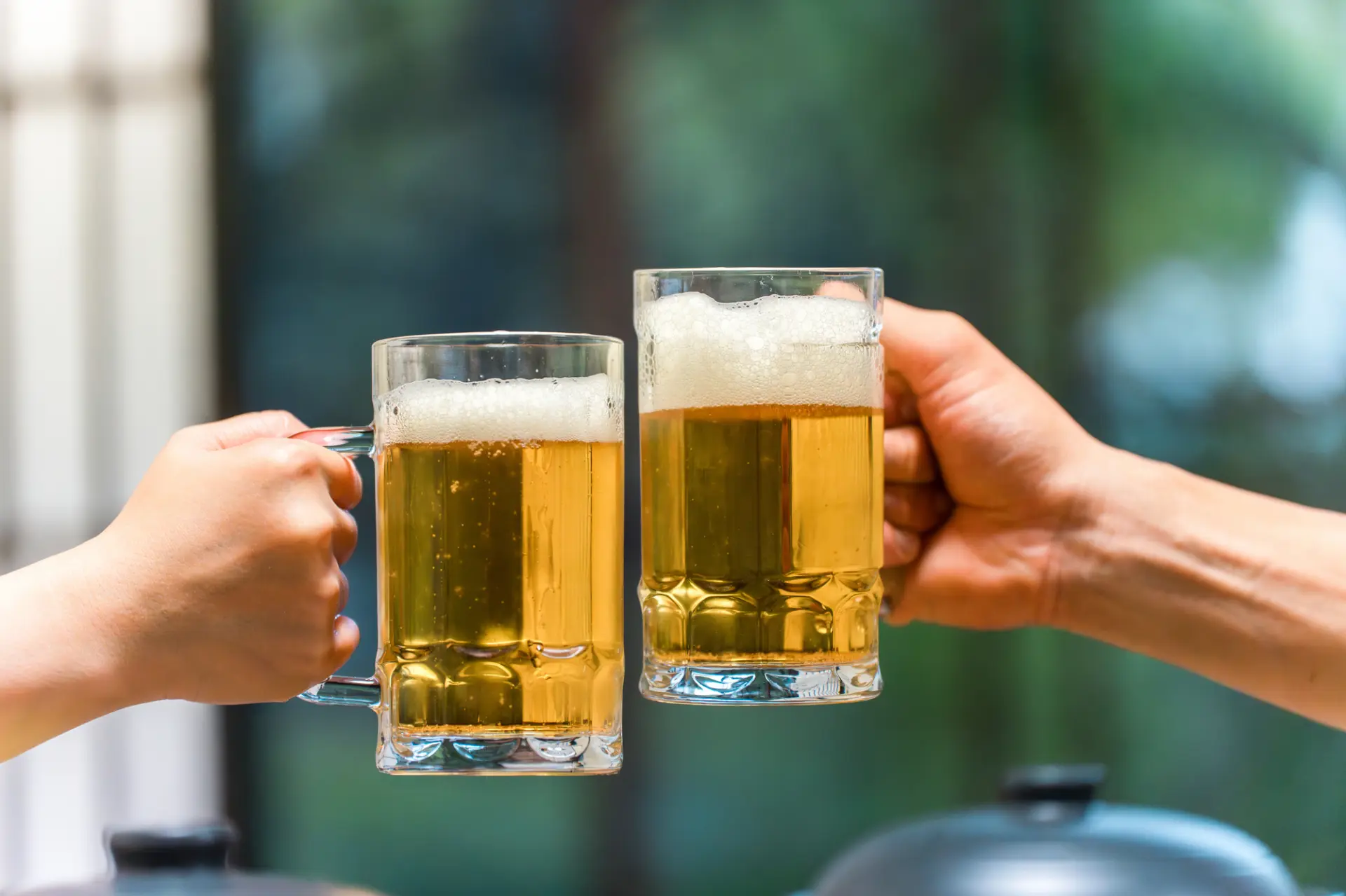 世界各国のビールと沖縄民謡のショーが楽しめるダイニングバー（※写真はイメージです。）