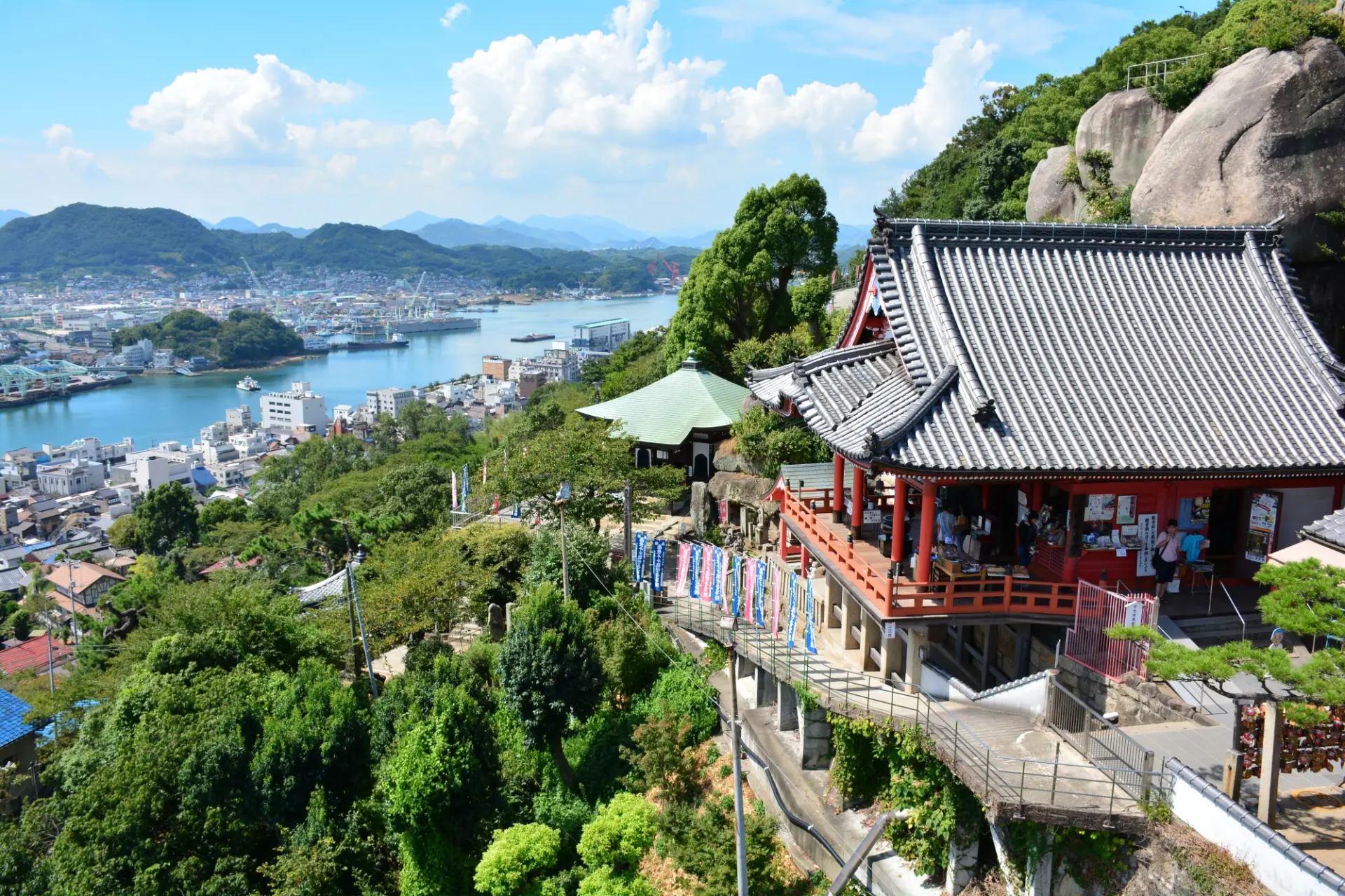 絶景スポットも沢山！伝説が語り継がれる歴史ある寺