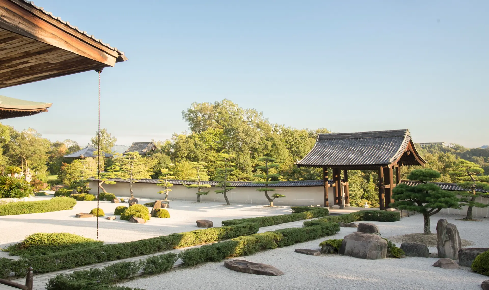 広大な敷地の境内に広がる「禅」を通じた建築やアート、グルメが楽しめる寺院。