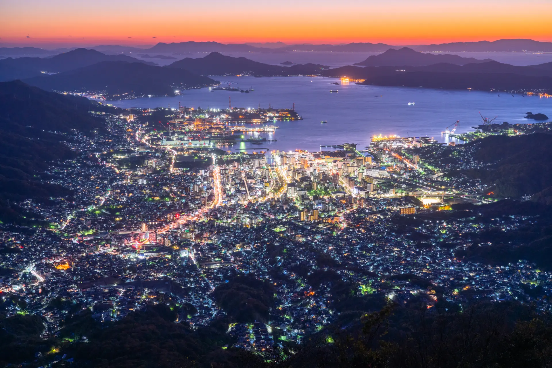 「日本夜景100選」や「中・四国三大夜景」にも選ばれた絶景