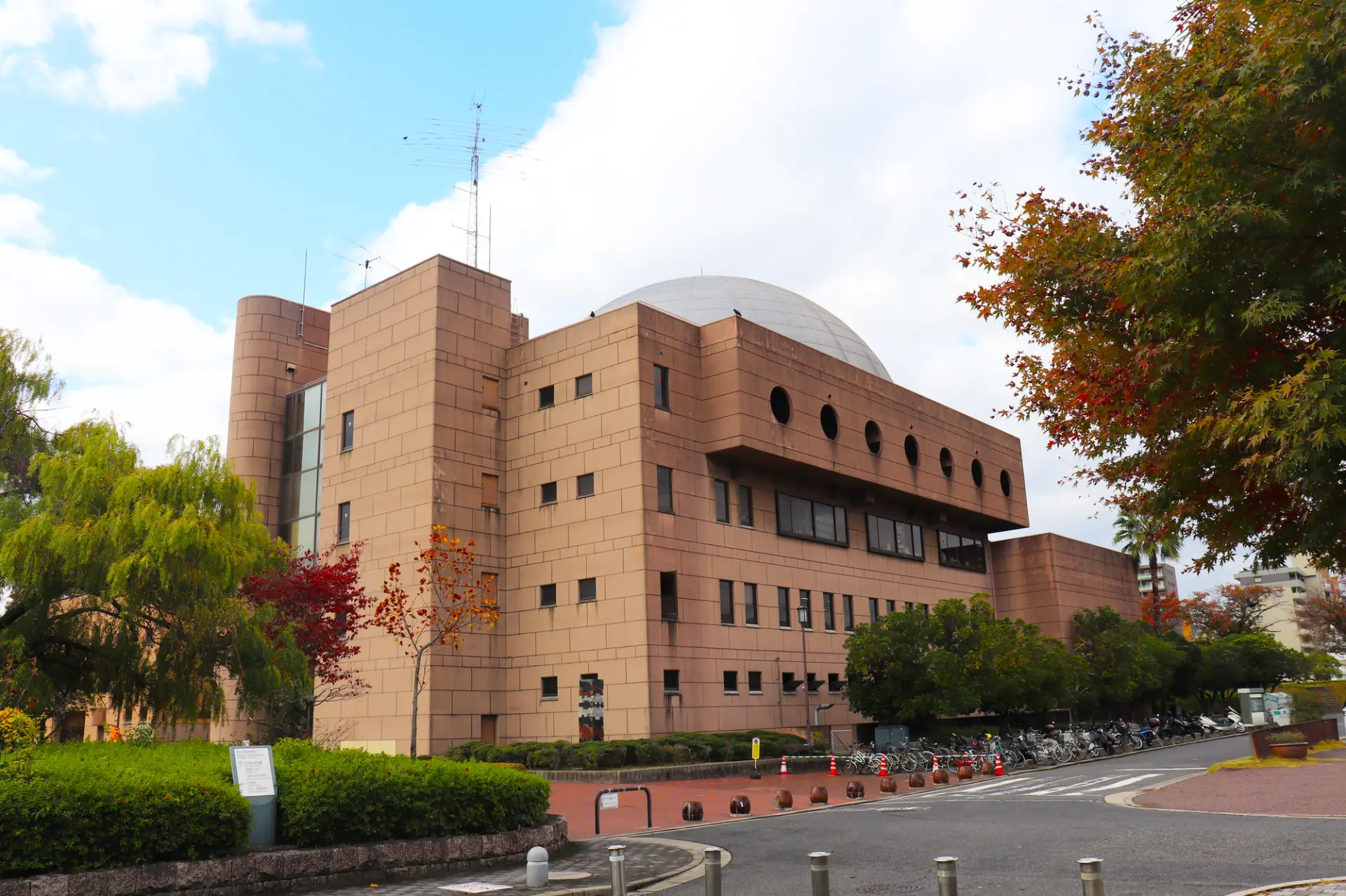 子どもの探究心や想像力を刺激する体験型の科学・文化施設