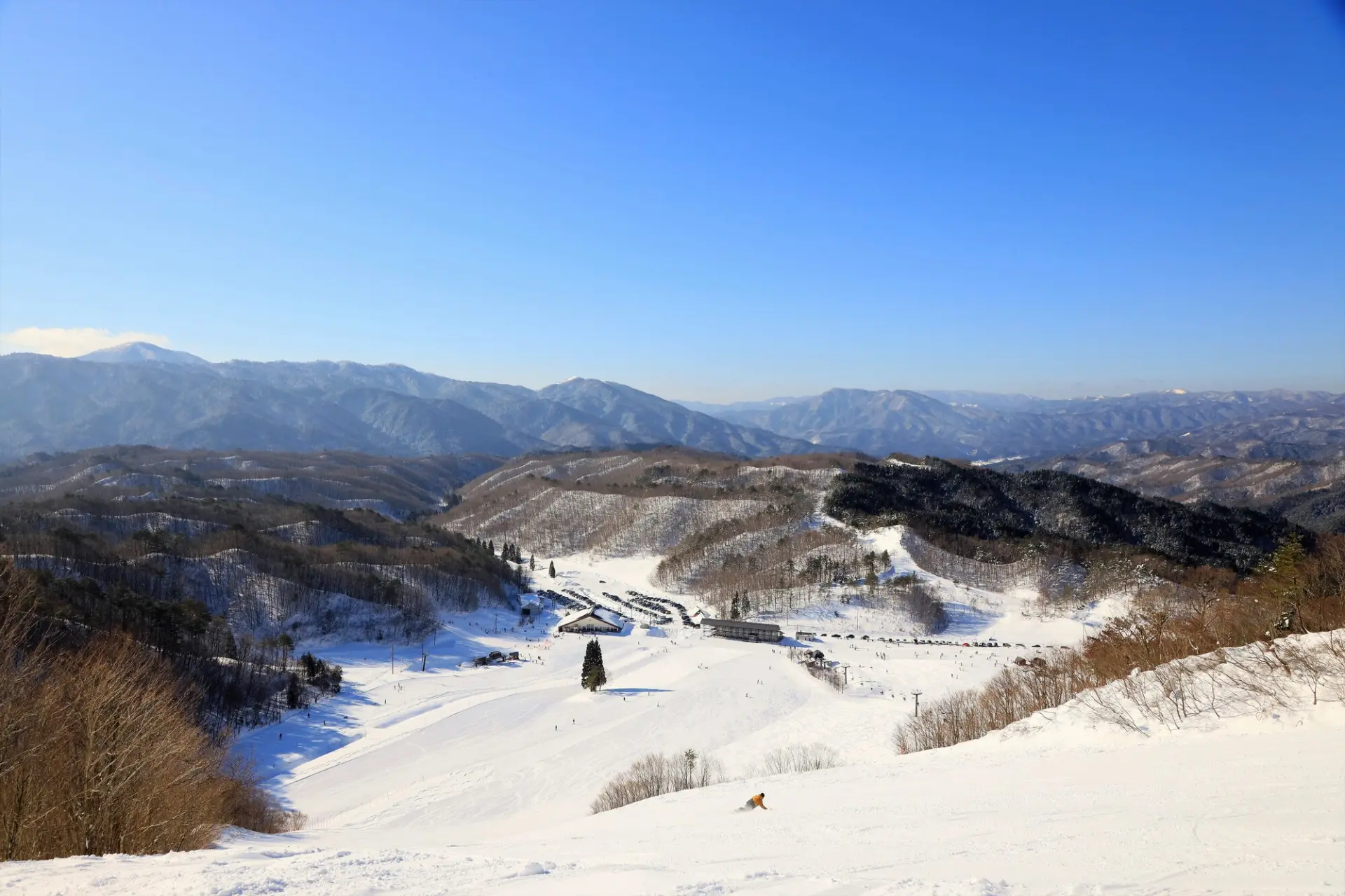 中国山地の織りなす絶景を楽しめる岡山県最大のスキー場