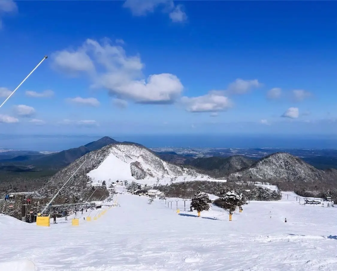 日本海のパノラマを堪能できる絶景ゲレンデ