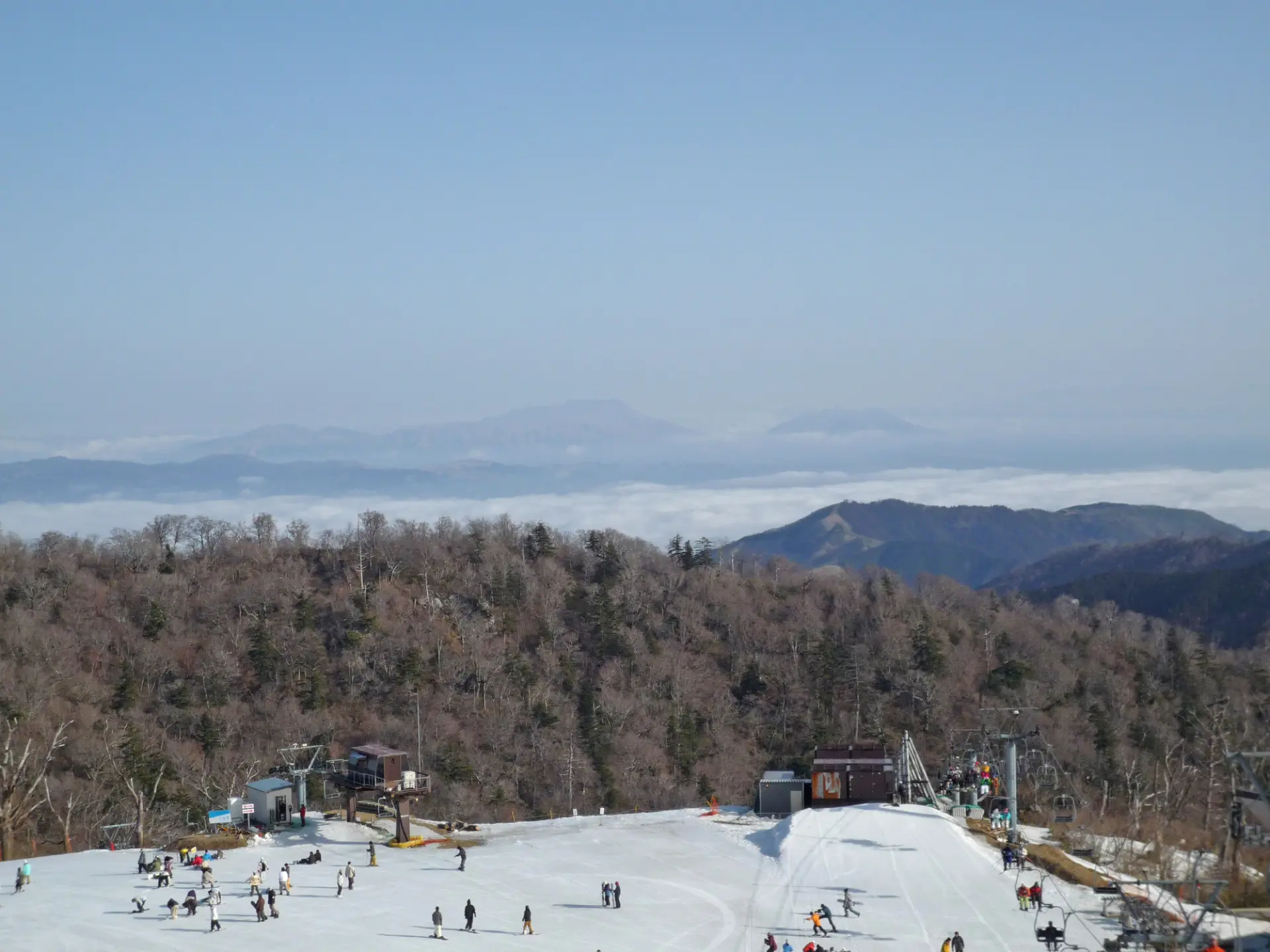 南国のような風景の中でスキーができる珍しいスキー場