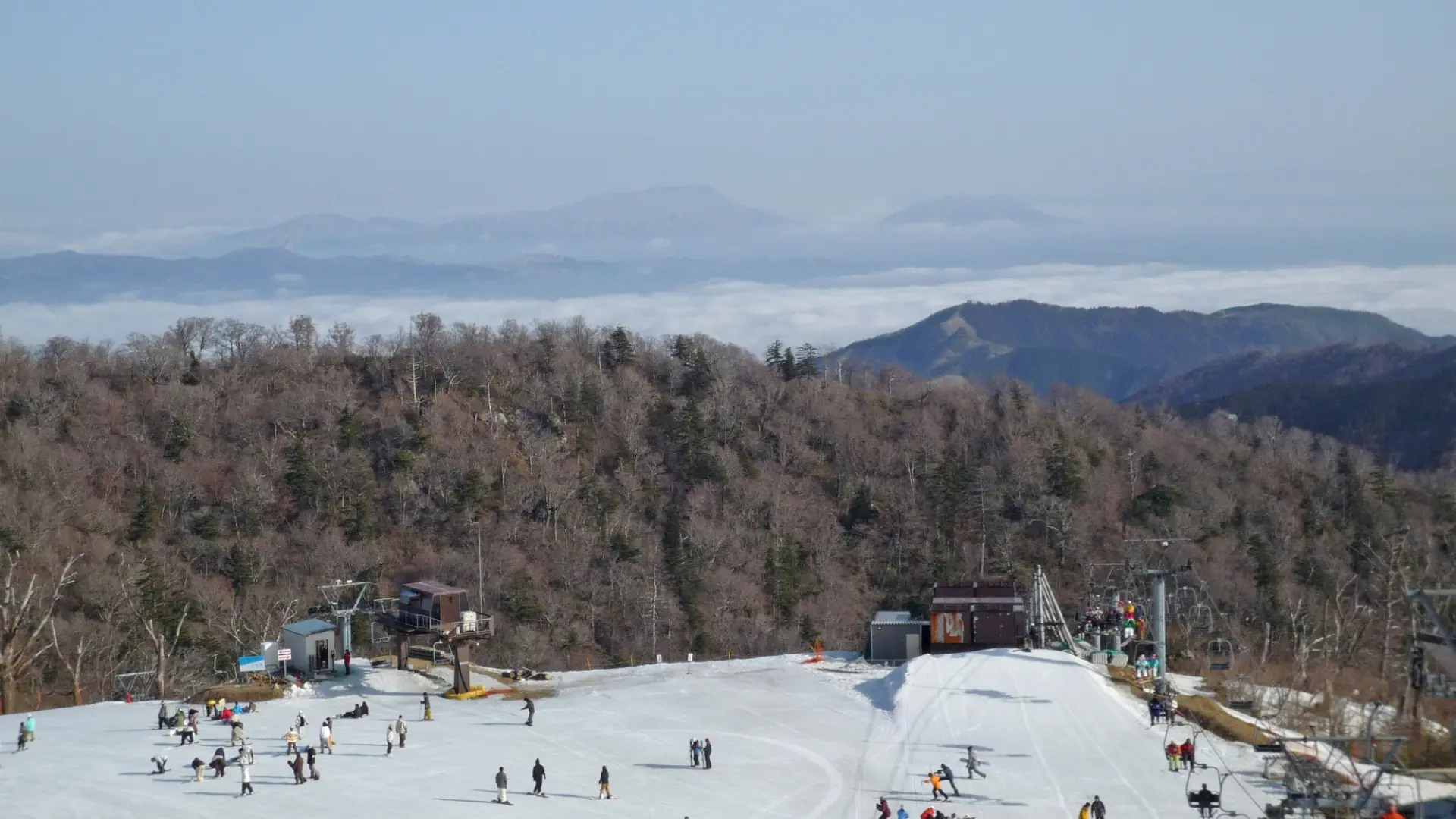 南国のような風景の中でスキーができる珍しいスキー場