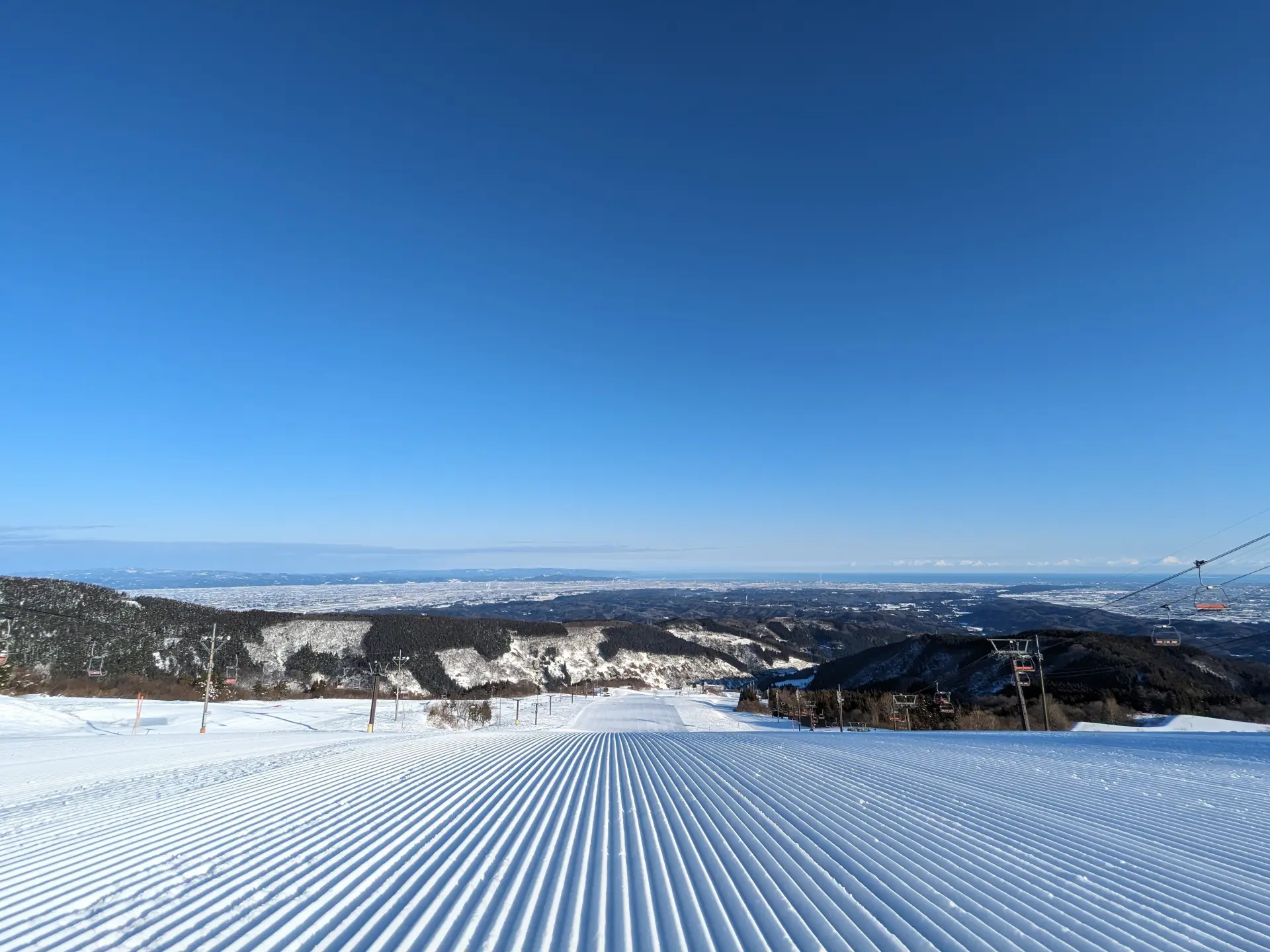 富山湾と立山連峰を一望！眺望が自慢のスキー場