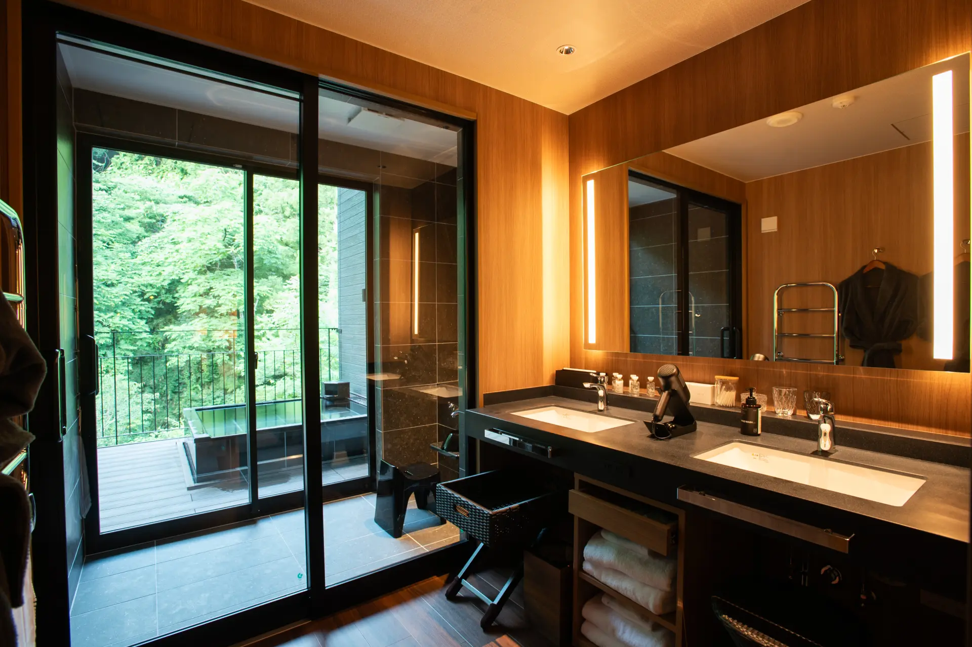 Pampered touch at the spacious bathroom vanity