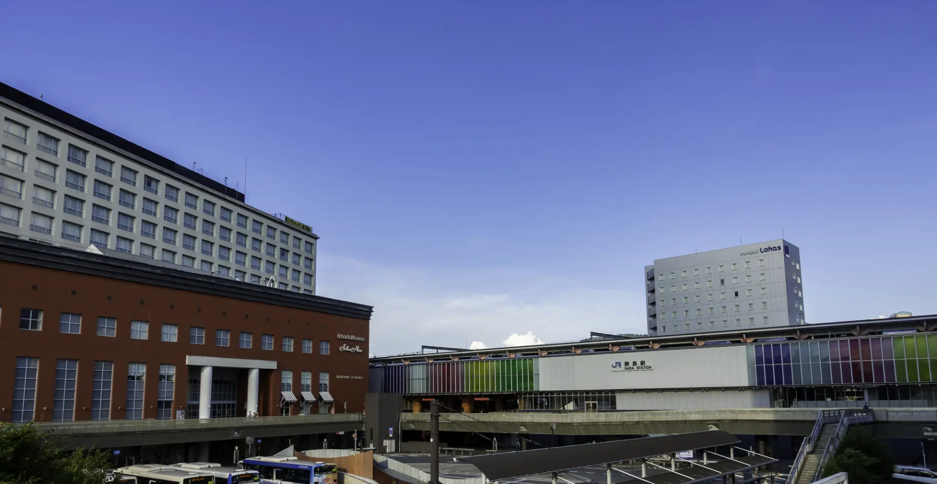 JR奈良駅西口すぐそばに建つシティホテル