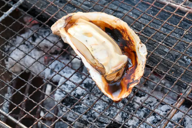 殻付き牡蠣の炭火焼