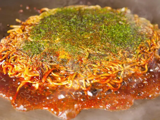 人気メニューの「そば肉玉」