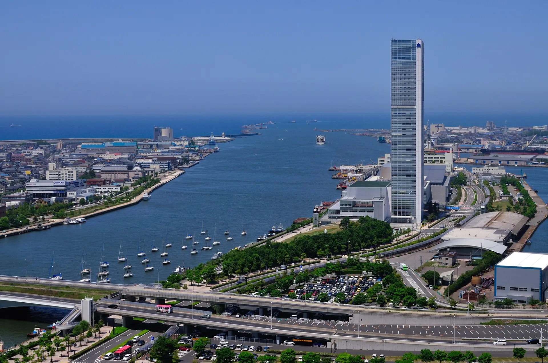 初夏的新潟西港