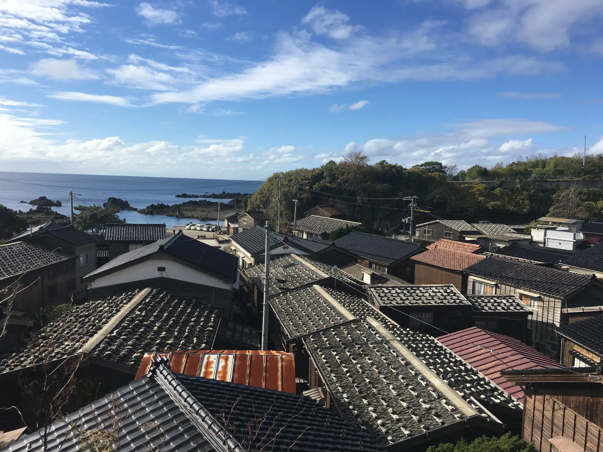 从「町并展望所」远眺大海与连绵的屋舍