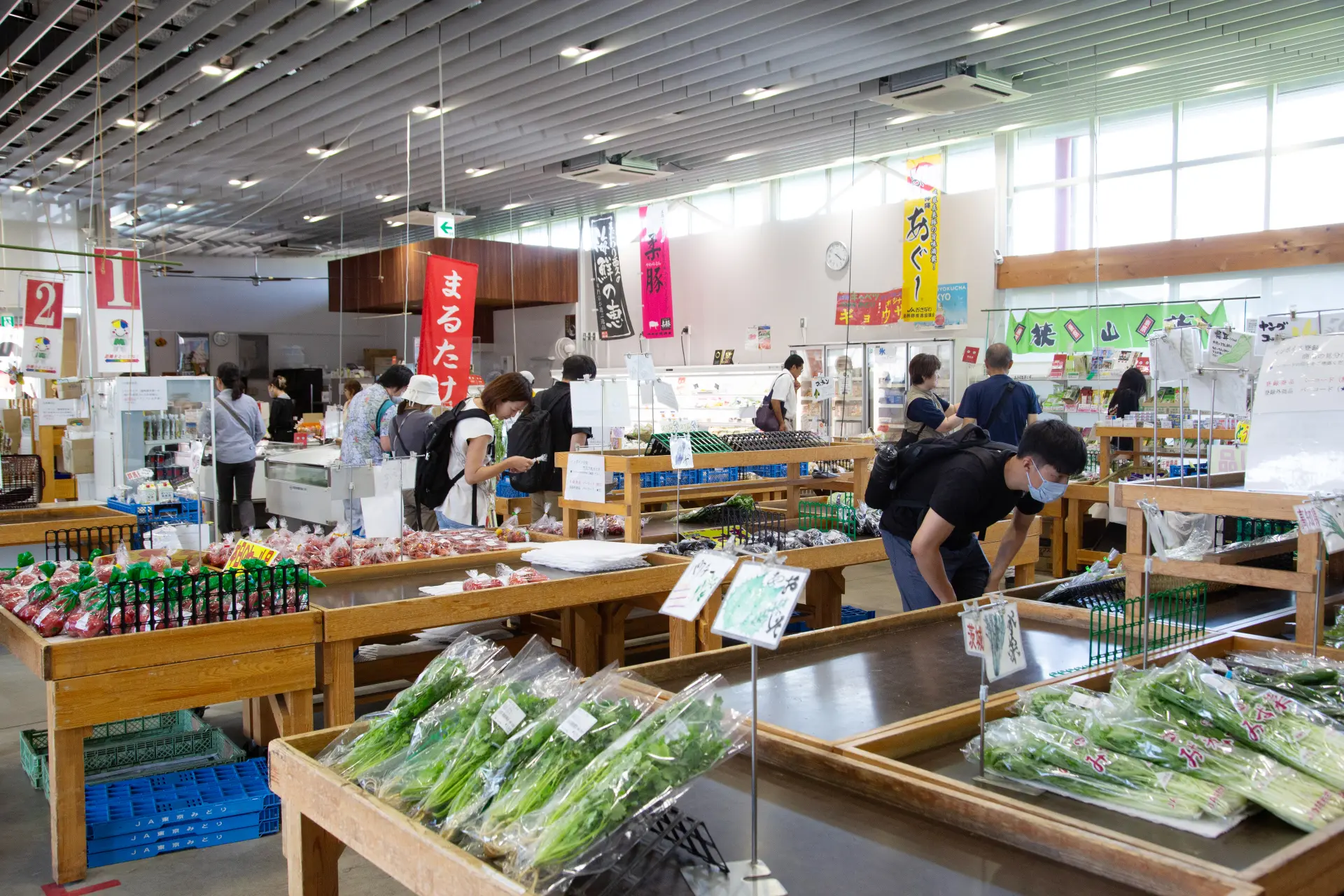 直銷所已成為在地居民生活中不可或缺的場所