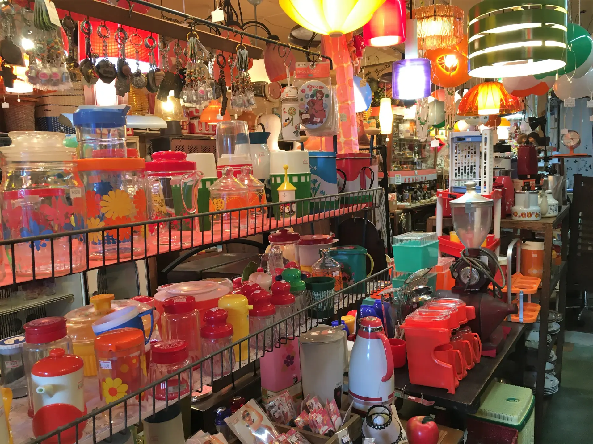 懐かしくて新しい、昭和レトロな家具&雑貨専門のセレクトショップ