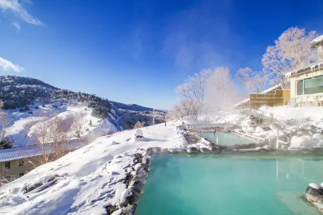 Enjoy Snowy Landscapes and Soothing Hot Springs Together! Two Prince Snow Resorts