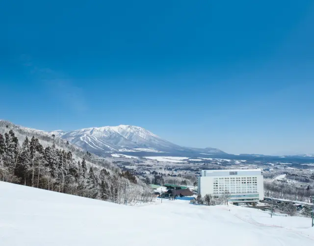 Shizukuishi Prince Hotel directly connected to the slopes