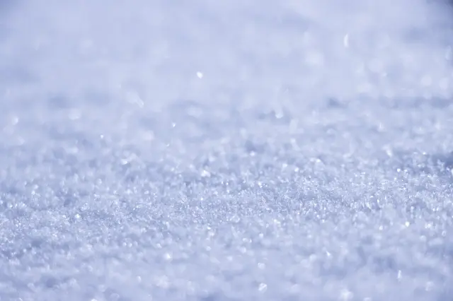 Light and fluffy “powder snow”