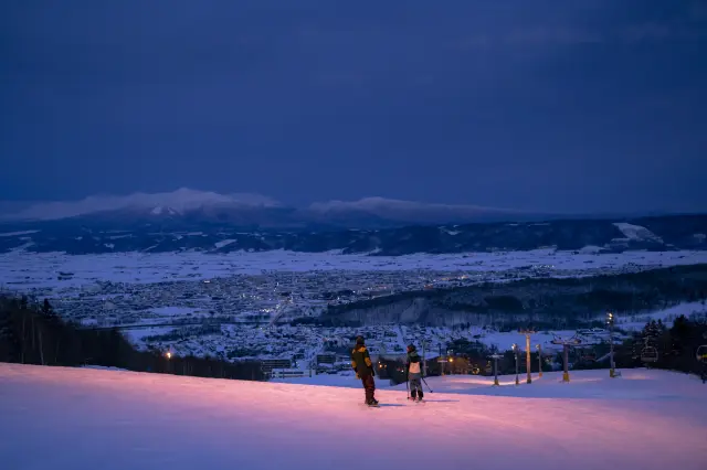 Night skiing is available, allowing you to enjoy the slopes after dark.