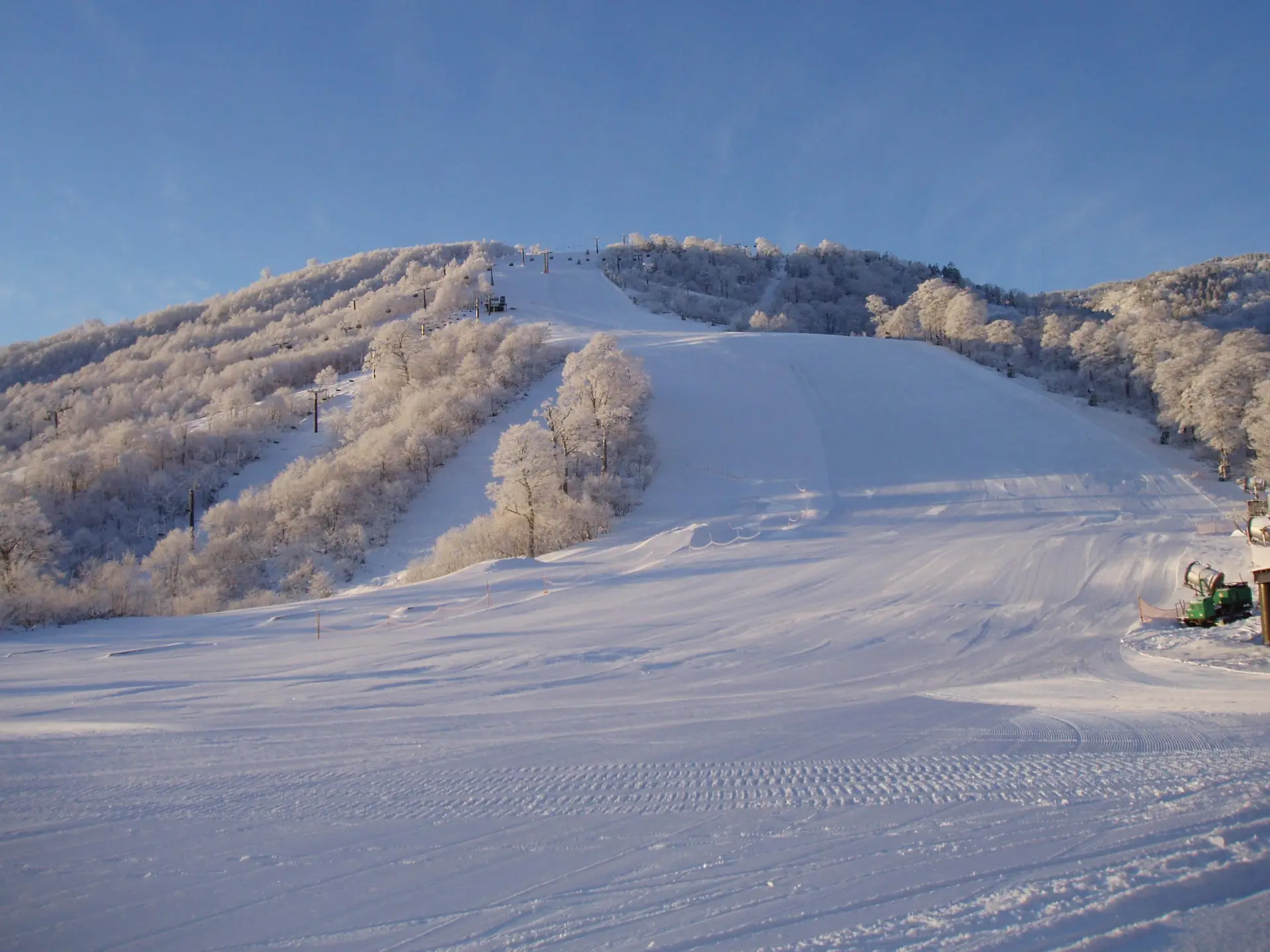 最长滑行距离约6,000米,雪季长达6个月