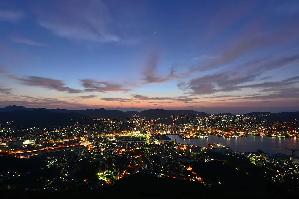 世界新三大夜景に再認定された景色を360度パノラマビューで鑑賞
